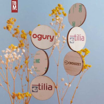 Stickers en bois PEFC autocollant 3M made in france, logo crouzet tilia ogury, goodies RSE original et durable