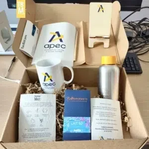 welcome pack sur mesure APEC, kit onboarding et cadeaux de bienvenue collaborateurs
